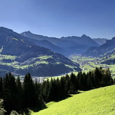 Neu Eingerichtetes Mit Bergblick Und Grosser Sonnenterrasse アパート