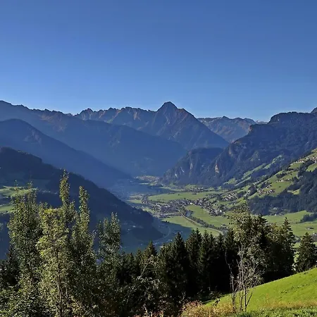 Neu Eingerichtetes Mit Bergblick Und Grosser Sonnenterrasse アパート Zellberg